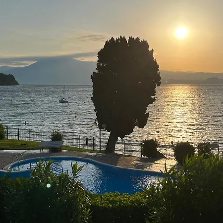 Sulla Piscina Panoramica Apartment