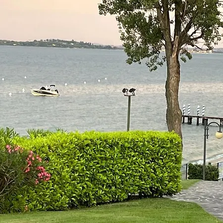 Sulla Piscina Panoramica Apartment Manerba del Garda