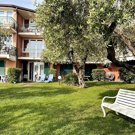 Sulla Piscina Panoramica Apartment Manerba del Garda