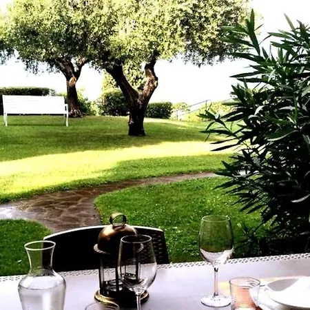 Apartment Sulla Piscina Panoramica Manerba del Garda