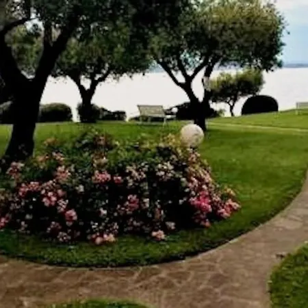 Apartment Sulla Piscina Panoramica Manerba del Garda