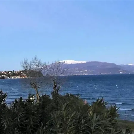 Sulla Piscina Panoramica Manerba del Garda