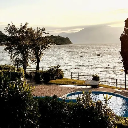 Sulla Piscina Panoramica Manerba del Garda